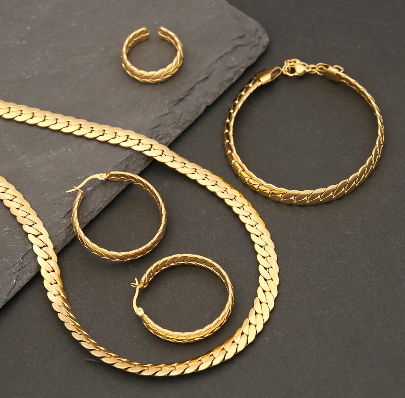 Alia Gold Hoop Earrings